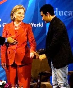 aamir khan and hillary clinton Actor Aamir and Hillary Clinton discussing about Education