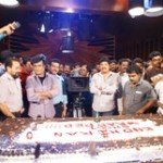 Endhiran Movie shooting finally ends with Cake cutting Celebration Endhiran Movie wrapped up Cake cutting Celebration Pictures 2 150x150 Endhiran Movie shooting finally ends with Cake cutting Celebration